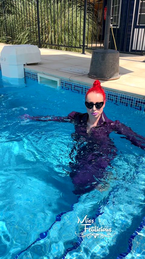 It was so warm!! 🥵☀️ I really needed to cool down in the pool! 💦