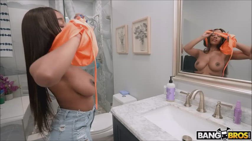 [Lily Starfire, 21] Big Titted Stepdaughter