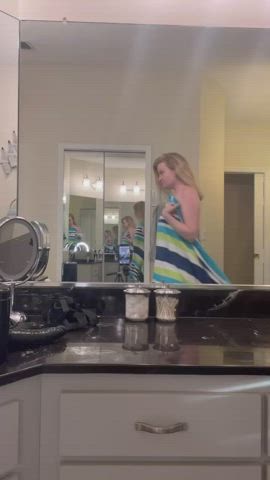 Wanna help this hot mom dry off…or help keep me wet? Xo