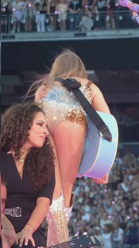 ass blonde taylor swift clip