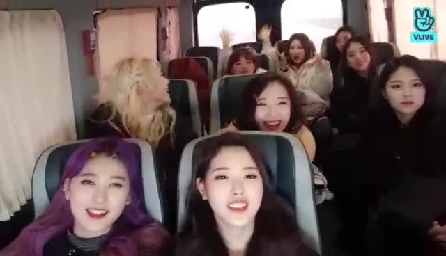 V LIVE - [이달의 소녀] LOONAVERSE 가는길 66