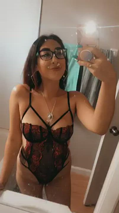 Hi there, I’m Rose ? My OnlyFans is free to subscribe ? 21 yo natural Latina with