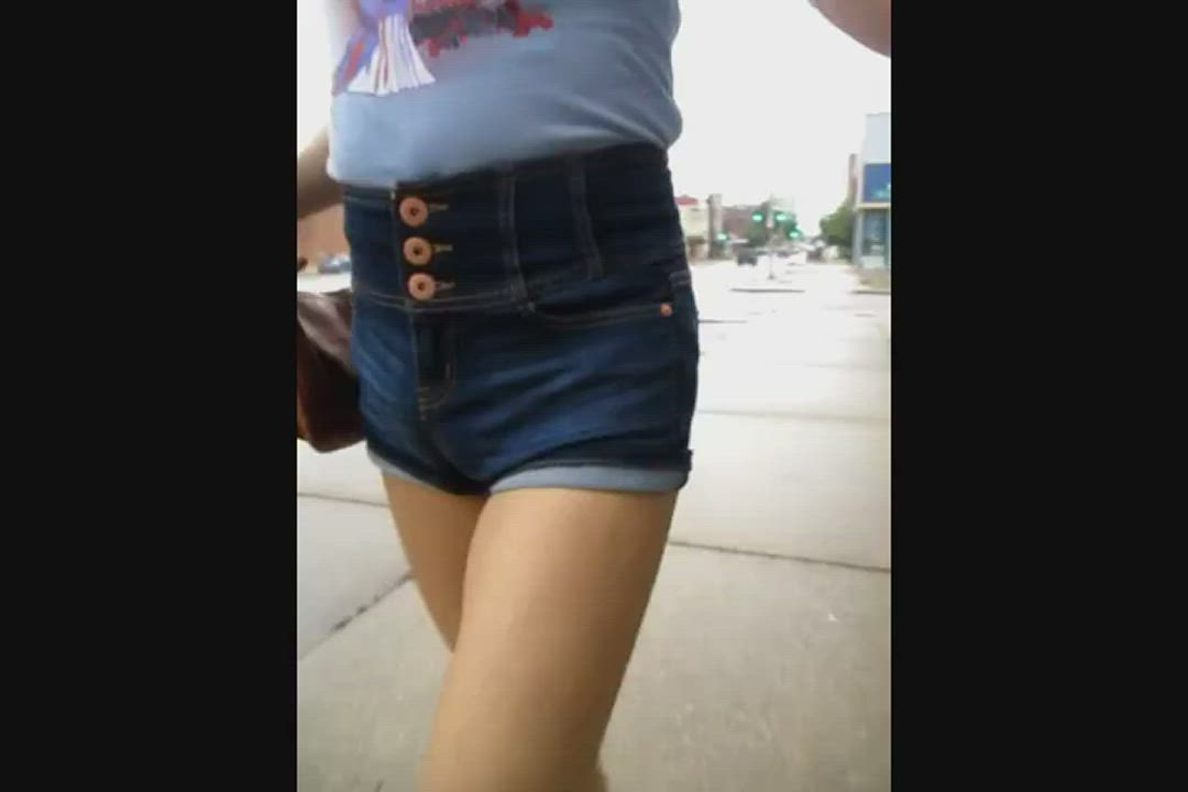 Walking downtown feeling cute in my high waisted shorts