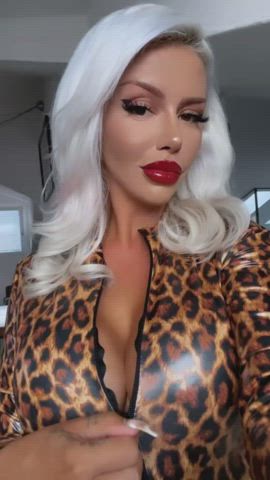You don’t need to see her tits, her shiny red lips are enough to trigger you into