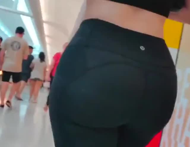 big ass pawg in mall