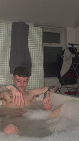 Who wants to join daddy in the bath? 🍆