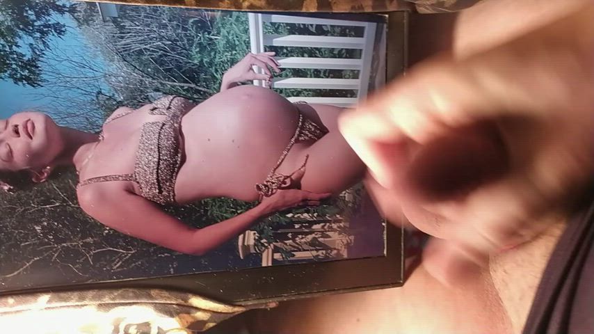 Gigi Hadid pregnant Cum Tribute Porn GIF by yaichkict