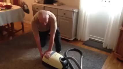 Starting the vacuum cleaner