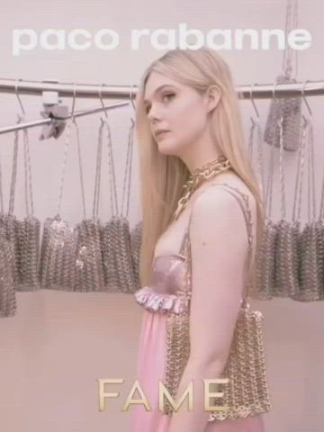 cleavage elle fanning small tits clip
