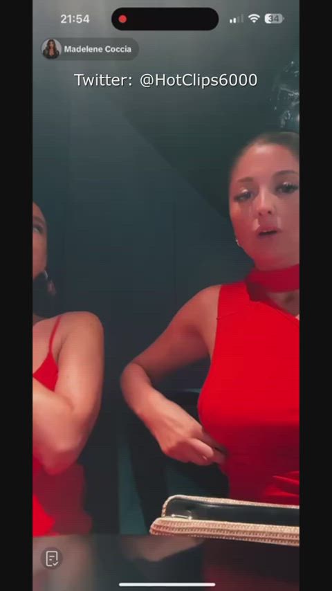 accidental boobs dress embarrassed exposed girls nipple nipslip tiktok tits clip