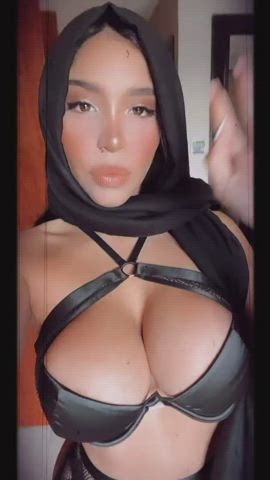 arab big ass big nipples big tits busty hijab muslim pov selfie clip