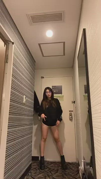 Dancing Legs Thick clip