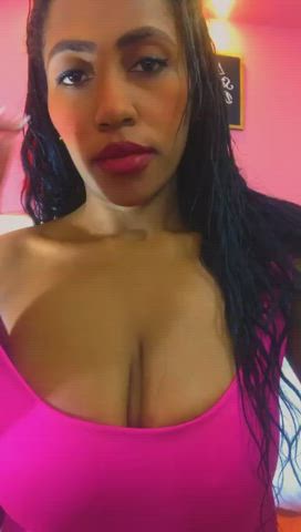 Big Tits Camgirl Curvy Ebony Latina Lips MILF Nipples Webcam clip