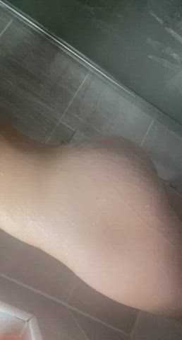 my ass shaking in the shower🤷🏻‍♀️