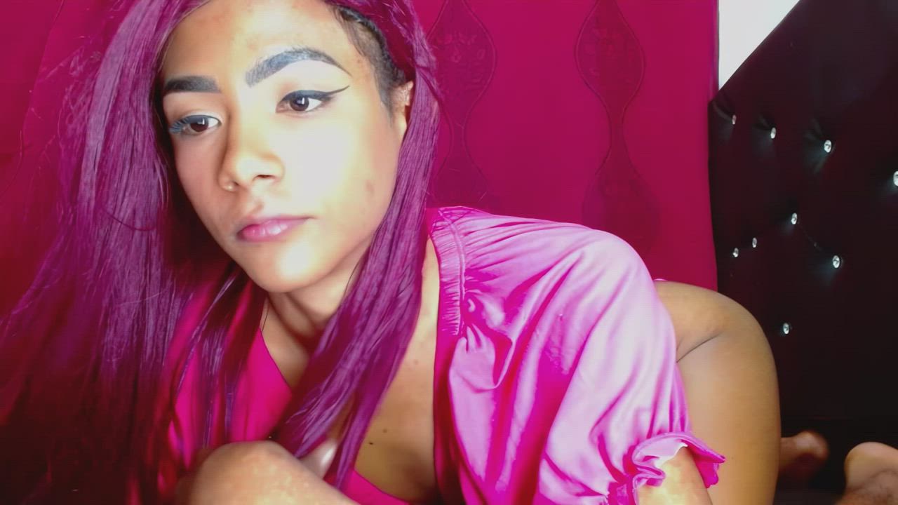Trans (Asian?) with a purple wig cums very hard