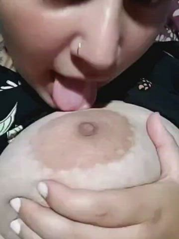 Big Tits Licking Nipple clip