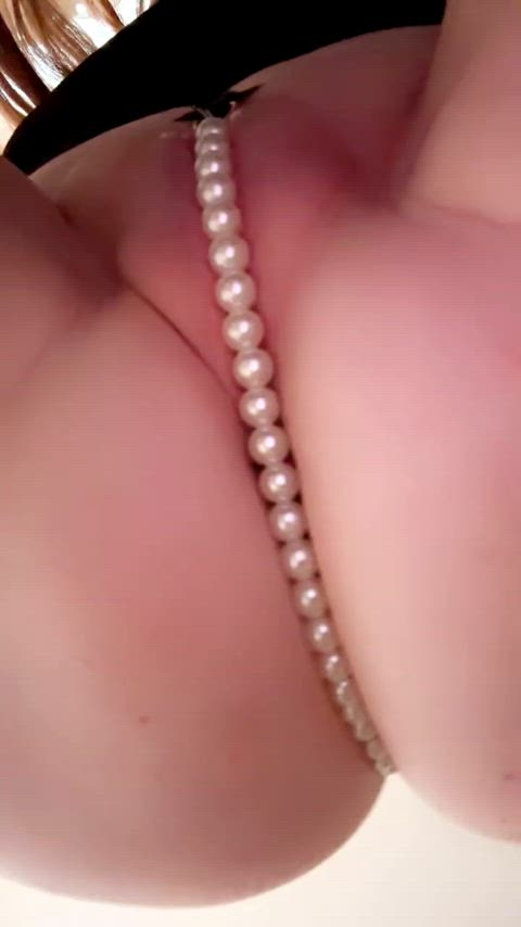 i want someone to lick my sticky pearls 