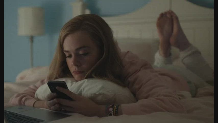 Celebrity Elle Fanning Feet clip