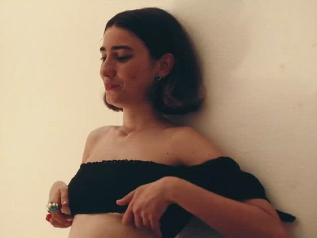Berta Prieto gets her tits sucked in Autodefensa(S01 E01) [2022]