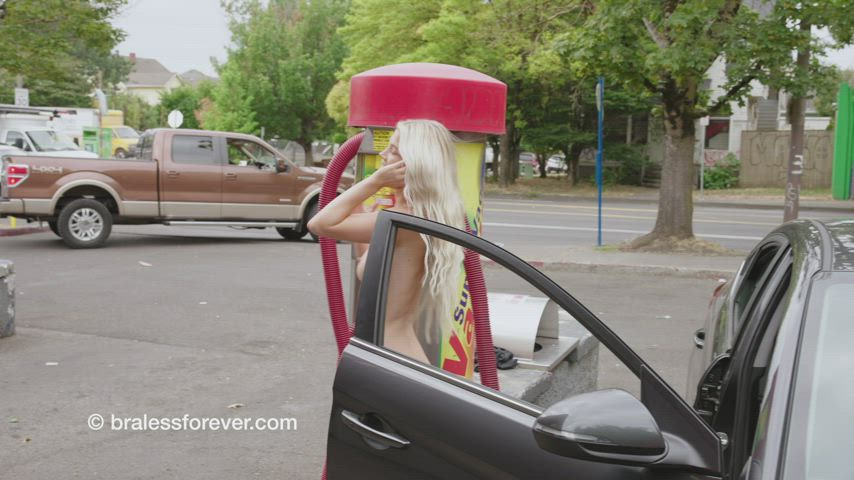 Kaylee naked at the carwash