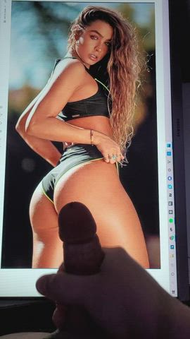 Sommer Ray got Blasted💦 Lmk if you prefer the bigger screen, and DM for the pics!