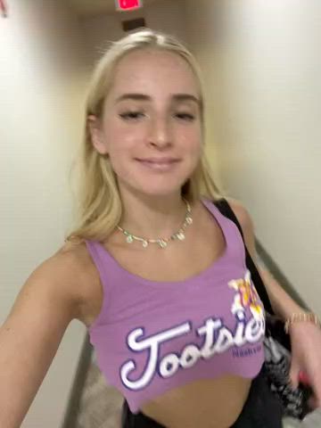 Big Tits Blonde Flashing clip