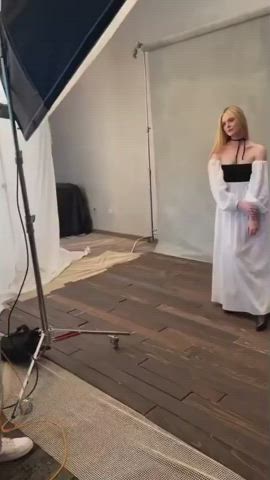 Elle Fanning Natural Tits Smile clip