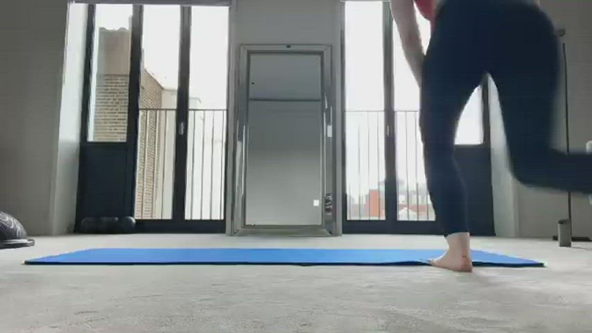 Elle Fanning Yoga Yoga Pants clip