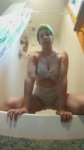 Lingerie Muscular Girl Shower clip