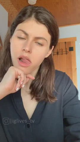 Alexandra Daddario clip