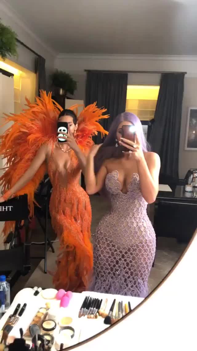 Kendall Jenner & Kylie Jenner - Instagram Story, 05/06/2019