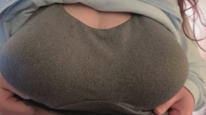 first time here. I need you to watch me play with my nipples!