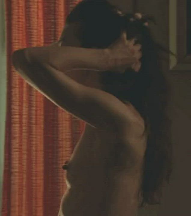 Milla Jovovich, hard nipples