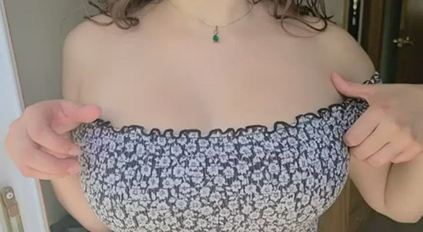 amateur big tits boobs college nipples student teen tits titty drop clip