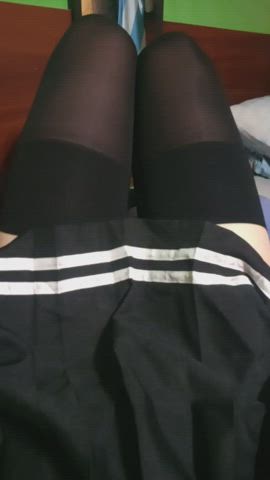 Hello, I'm back. Do you like my thighs. Who want a thigh job? or prefer use my dick?