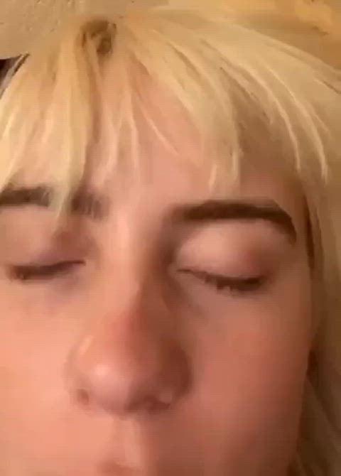 billie eilish blonde boobs clip