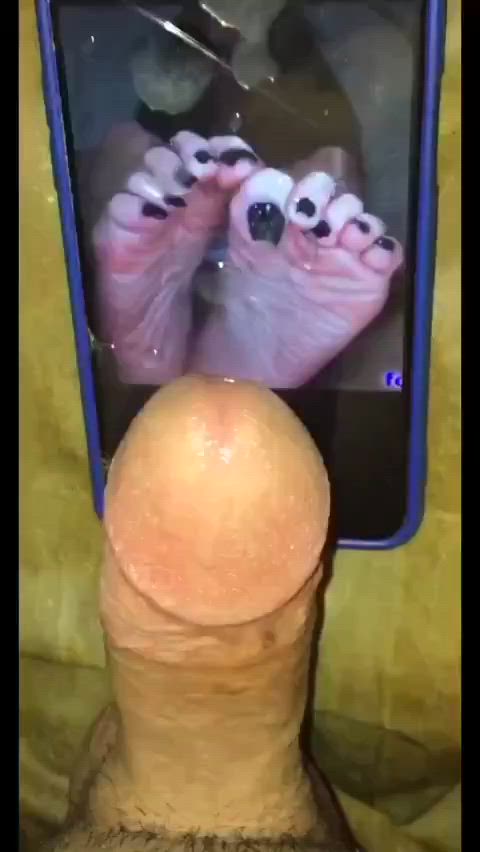 cum on feet cumshot foot fetish huge load jerk off latina clip