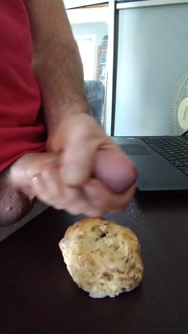 [proof] cum on food and eat, glazed Cinnabon