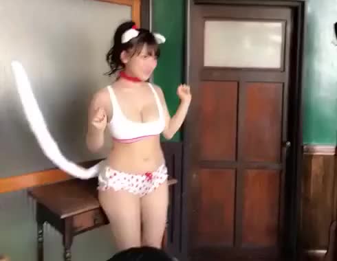 Jun Amaki Cat Dance