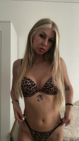 blonde onlyfans petite cam-girls clip