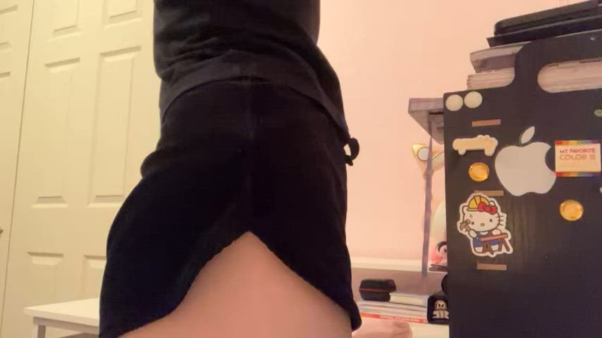 My cute ass in my cute new room hehe