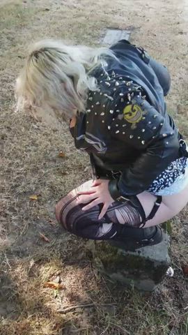 goth pee peeing piss pissing white girl clip