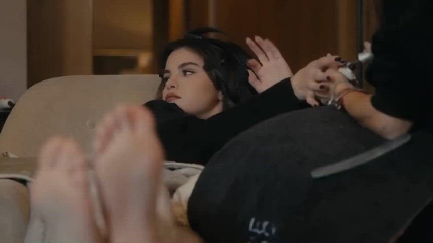 selena gomez sexy toes clip