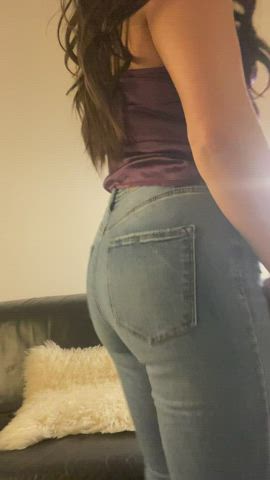 Tight jeans &amp; hot farts 🤭