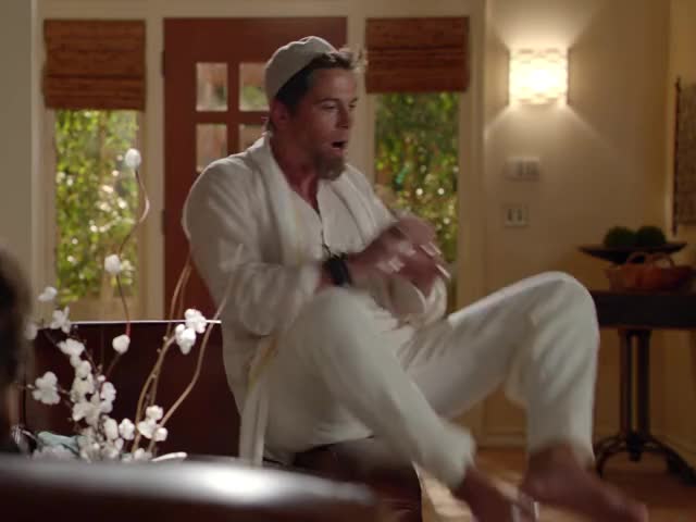 Californication S06E09 - Rob Lowe giving head gesture
