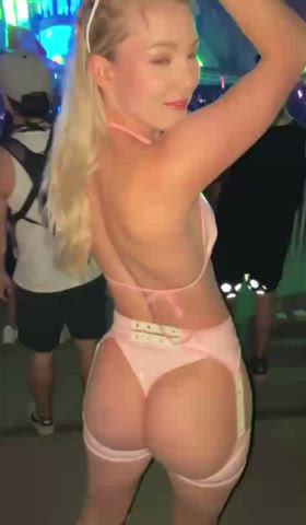 A big rave booty🤤
