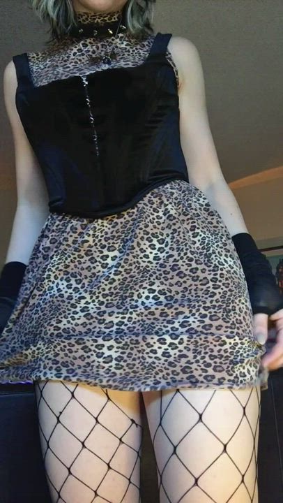 5’1 horny goth gf here ? Do you like what’s hiding under my dress?