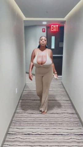 cleavage huge tits jiggling clip