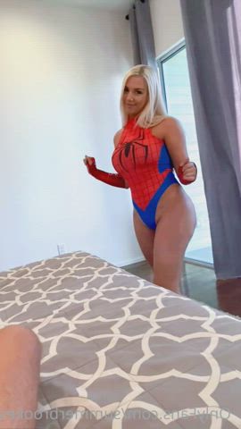 Somewhere in the multiverse bubble butt blonde spiderwoman needs some "web"👇