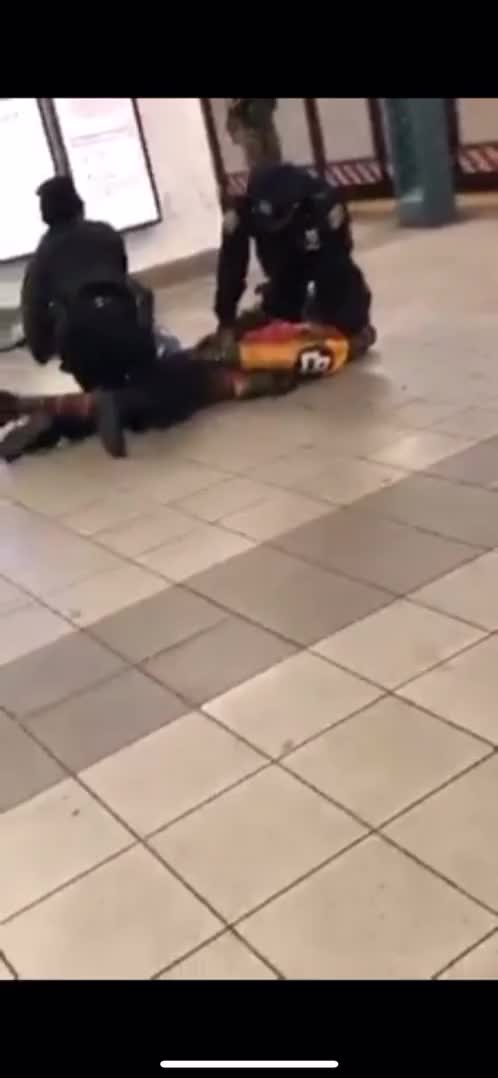 ripsave - NYPD cop gets kicked in the face by giant Subway Rat